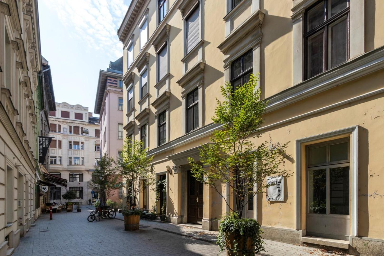 Little Americas Main Street Apartments Budapest Extérieur photo