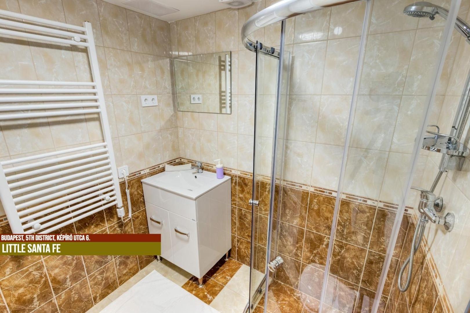 Little Americas Main Street Apartments Budapest Extérieur photo