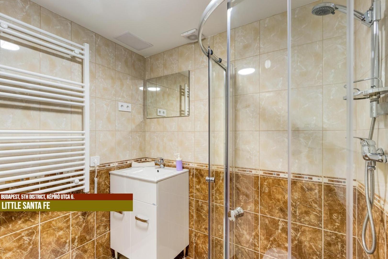 Little Americas Main Street Apartments Budapest Extérieur photo