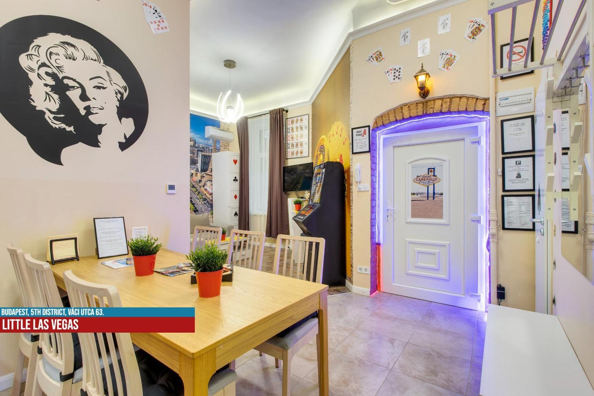 Little Americas Main Street Apartments Budapest Extérieur photo