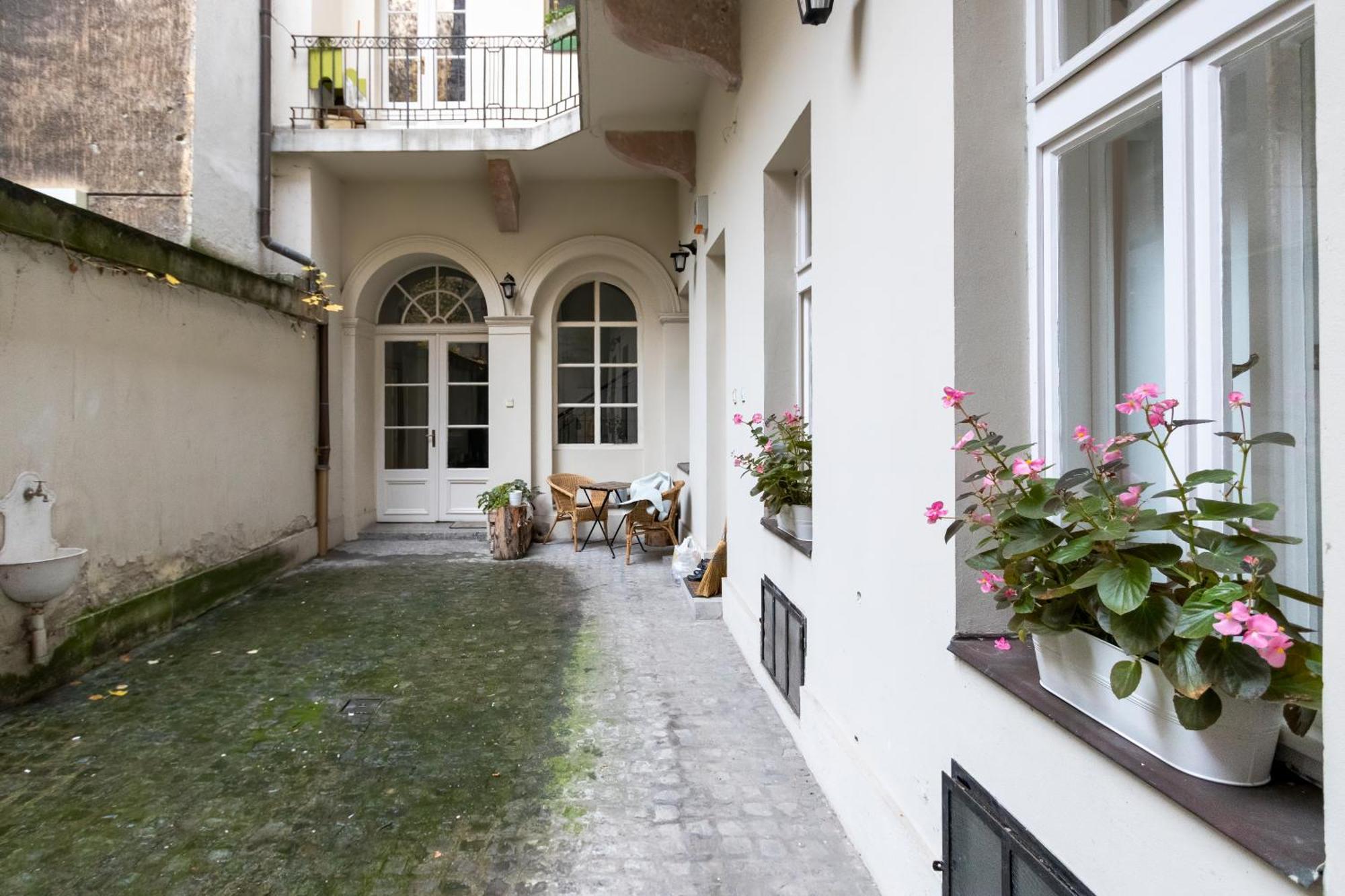Little Americas Main Street Apartments Budapest Extérieur photo