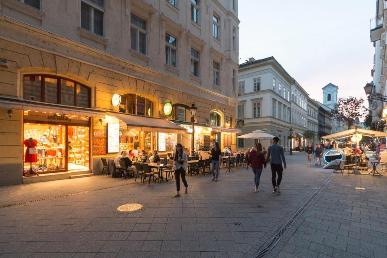 Little Americas Main Street Apartments Budapest Extérieur photo